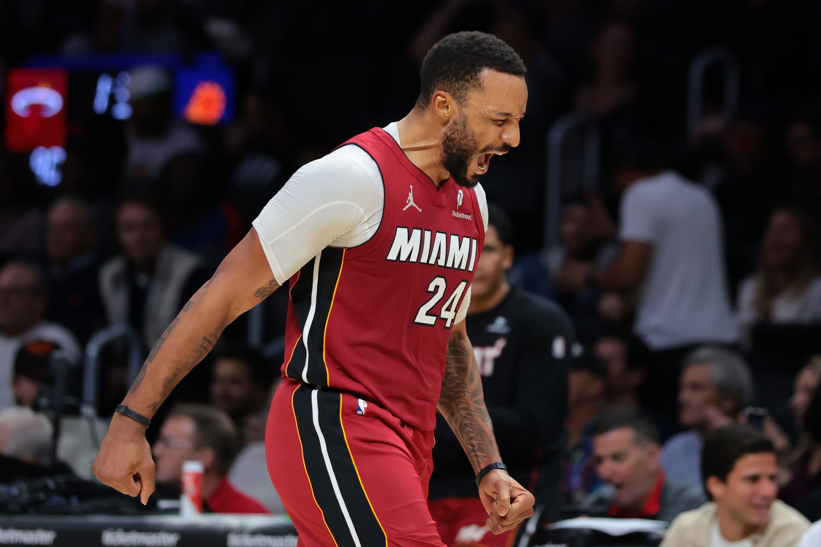 bob半岛体育-鲍威尔：附加赛首轮打黄蜂像抢七大战 赢球晋级输球回家